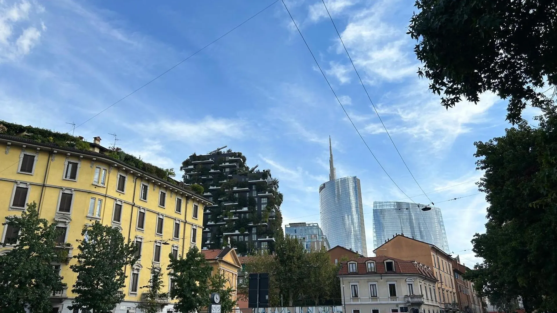Easy Isola, For An Easy Stay Milan 0*,