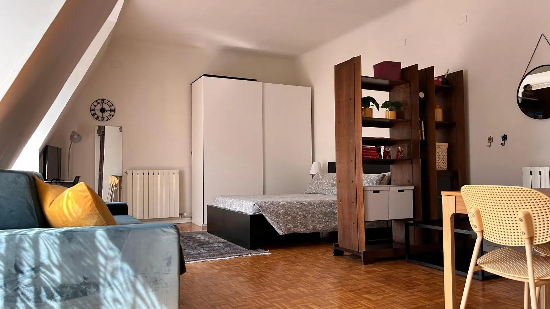 Easy Isola, For An Easy Stay Milan