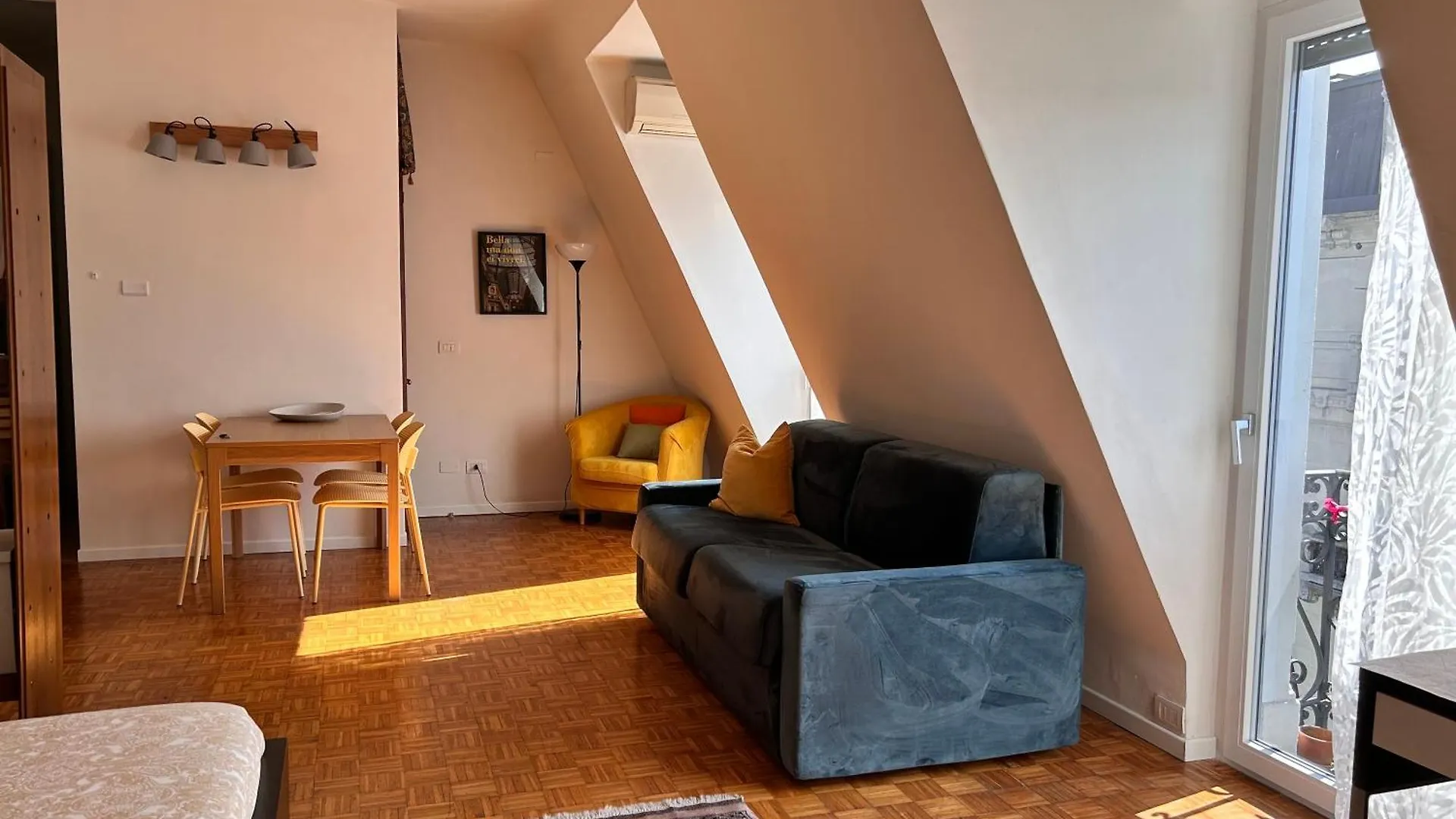 Easy Isola, For An Easy Stay Milan